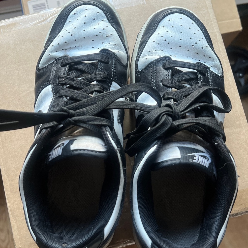 Nike Men's Black and White Pandas